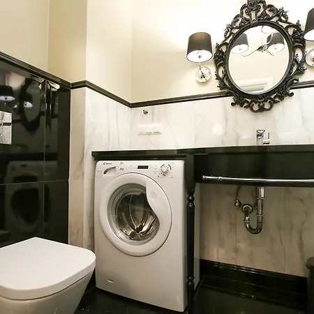 Luxury Apartment *