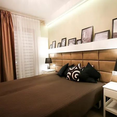 Luxury Apartment *