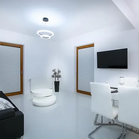 Luxury Apartment *